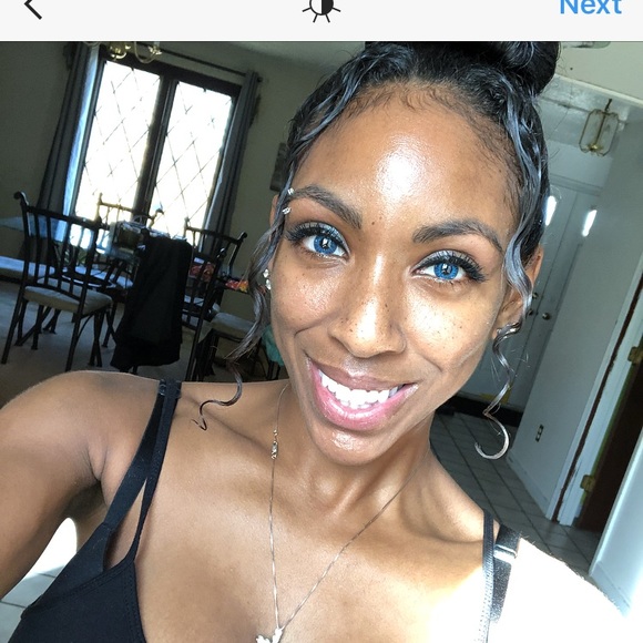 Meet your Posher, Taylor - Picture 2 of 2